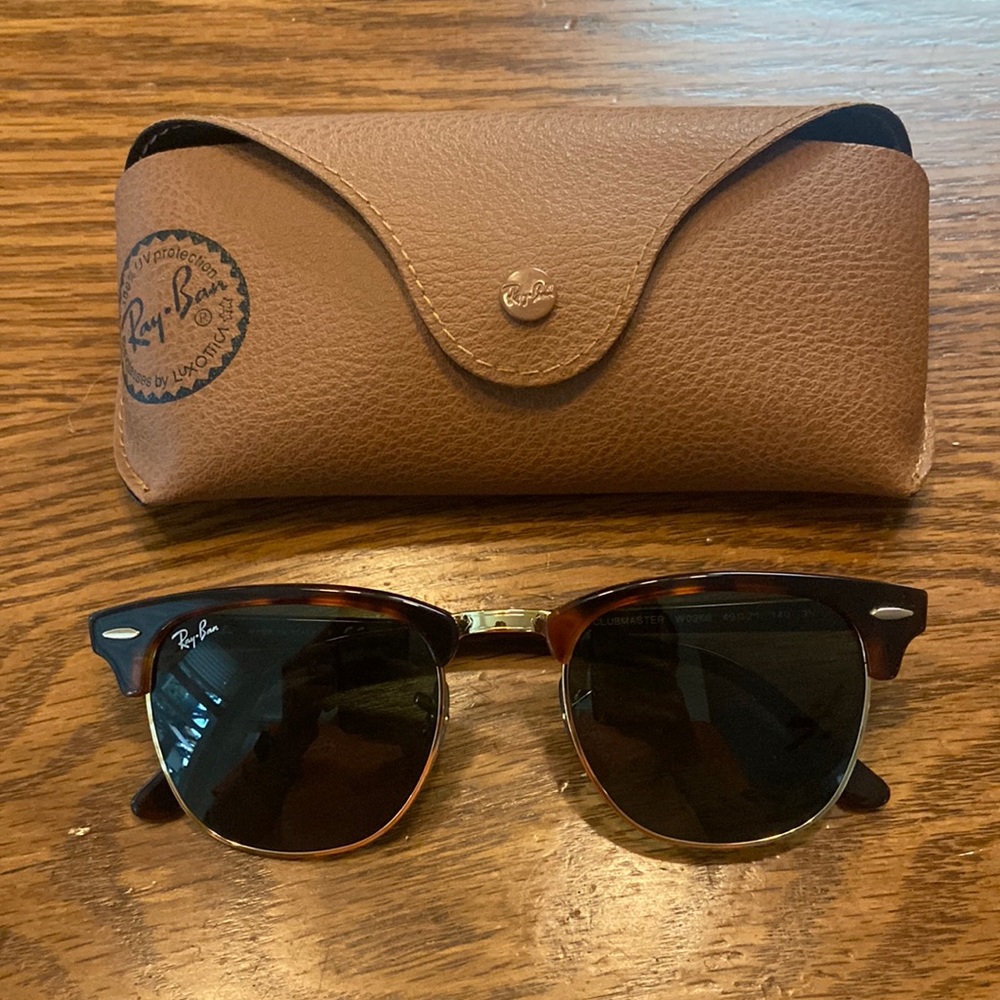 Ray-Ban Clubmaster - Tortoise Frames